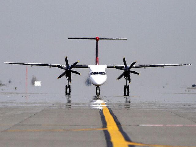 Самолет Bombardier Q400 (иллюстрация)