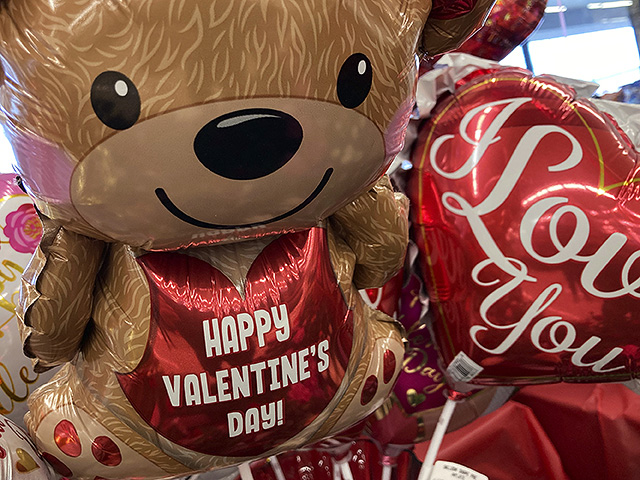 Results of the survey: Americans will spend a record $ 27.5 billion on the celebration of St. Valentine’s Day