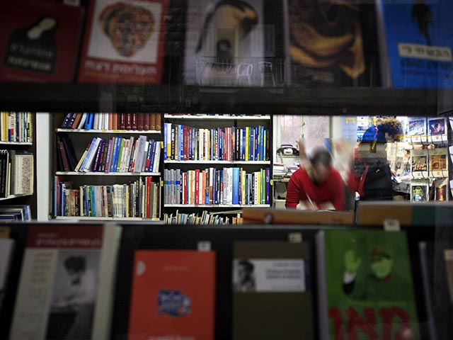 Полиция провела обыск в книжном магазине в арабской части Иерусалима и задержала его владельцев