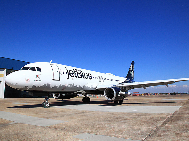 В шасси самолета JetBlue во Флориде нашли два тела