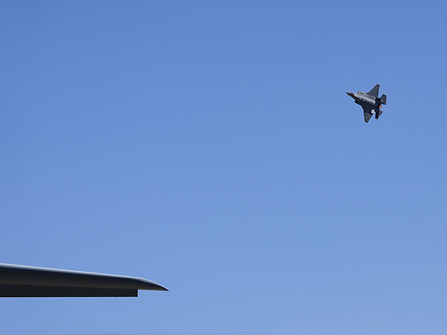 Авиашоу Aero India 2025: первая "встреча" Су-57 и F-35. Фоторепортаж