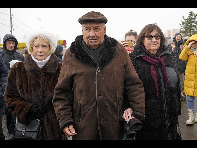Слева направо: мать Юлии Навальной, Алла Абросимова, родители Алексея Навального - Анатолий Навальный и Людмила Навальная