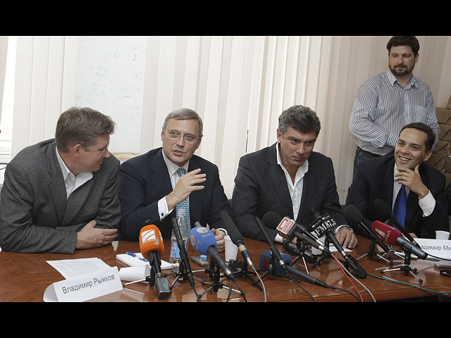 С Владимиром Рыжковым, Михаилом Касьяновым и Владимиром Миловым, 2010 год