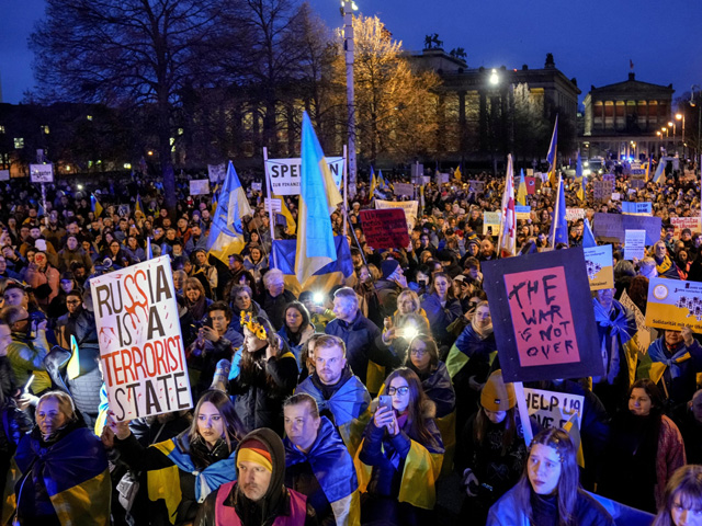В Берлине прошел марш российской оппозиции под лозунгом "Россия против Путина"