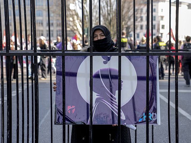 Марш в Берлине 8 марта: против насилия в отношении женщин. Фоторепортаж