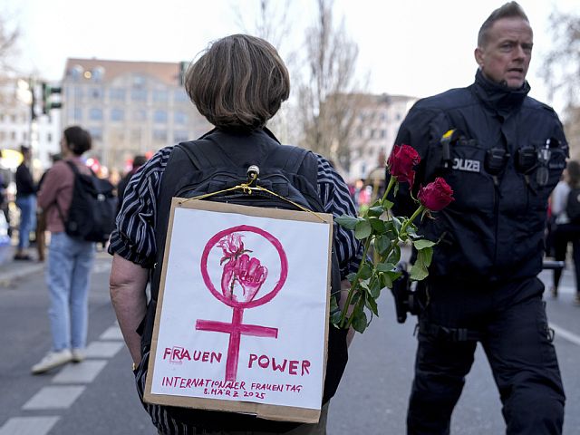 Марш в Берлине 8 марта: против насилия в отношении женщин. Фоторепортаж