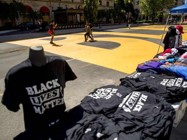 В Вашингтоне под давлением республиканцев начат демонтаж площади Black Lives Matter