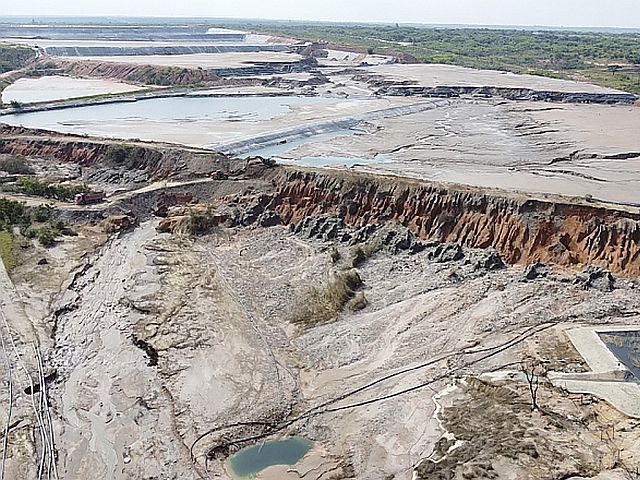 Отравленная Замбия: последствия обрушения дамбы на медных приисках
