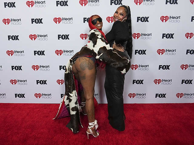 Sexyy Red (слева) и Ashanti 