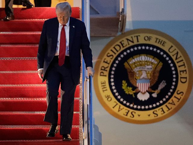 Axios: Трамп планирует первый зарубежный визит – в мае в Саудовскую Аравию