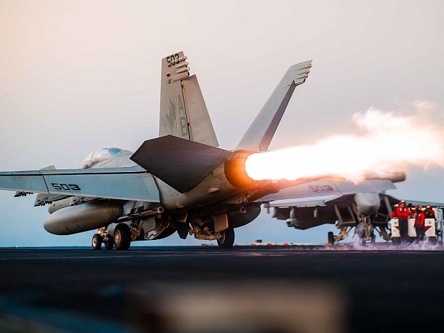 Армия США нанесла удары по объектам хуситов на острове Камаран