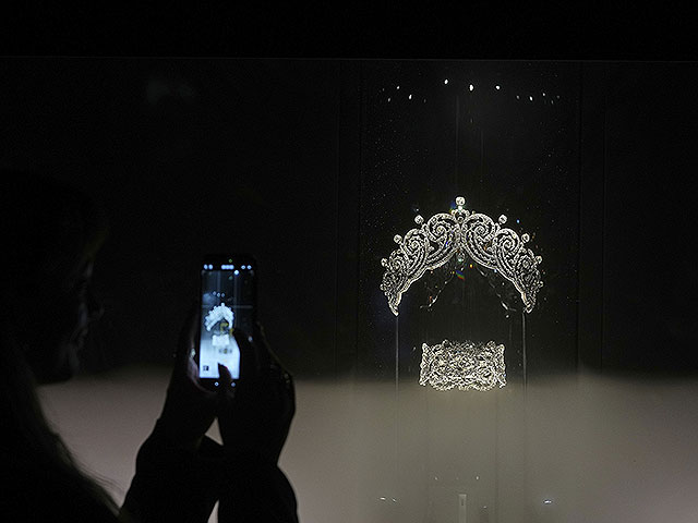Украшения от Cartier на выставке в Лондоне. Фоторепортаж