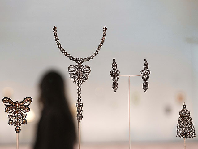 Украшения от Cartier на выставке в Лондоне. Фоторепортаж