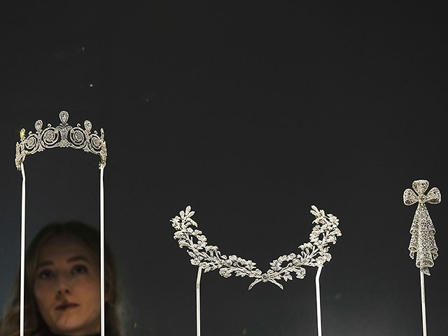 Украшения от Cartier на выставке в Лондоне. Фоторепортаж