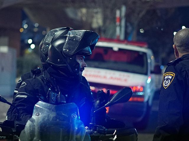 В районе Шуафата тяжело ранен мужчина