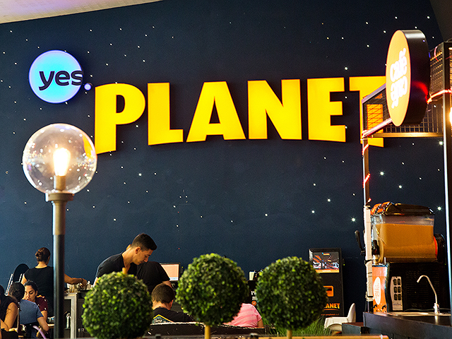 Кинотеатры "Рав Хен" и Planet вновь подняли цены на билеты