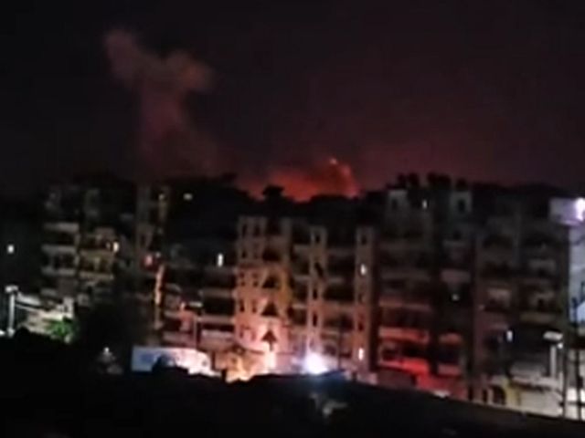 Ночью в районе сирийского Алеппо прогремели взрывы