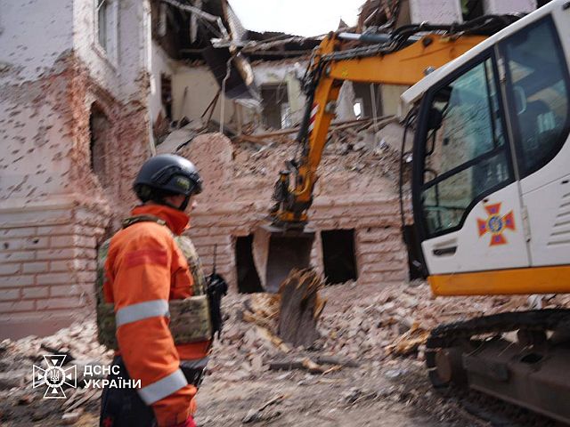Последствия удара армии РФ по Сумам: десятки погибших, среди жертв дети. Фоторепортаж