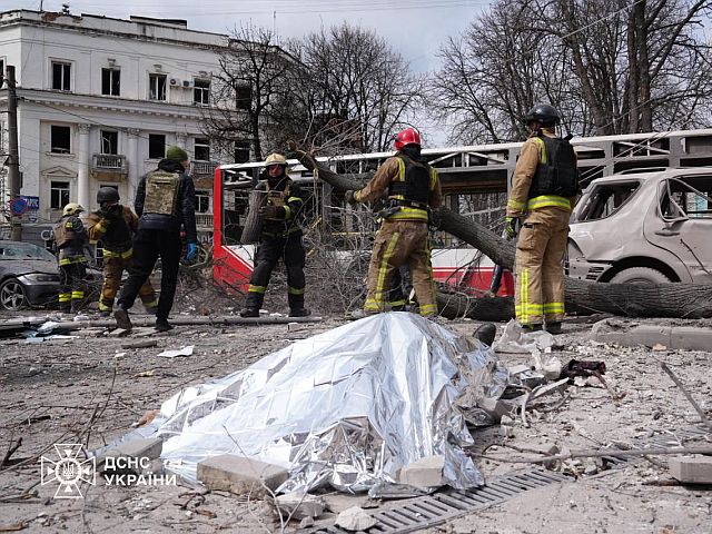 Последствия удара армии РФ по Сумам: десятки погибших, среди жертв дети. Фоторепортаж