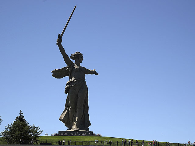 Во время экскурсии в голове статуи "Родина-мать" в Волгограде умер ректор академии физкультуры