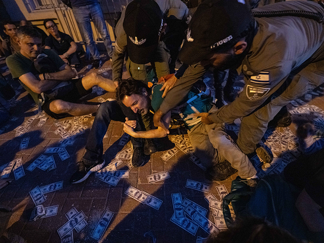 Участники акции протеста в Тель-Авиве сообщают о десятках задержанных полицией