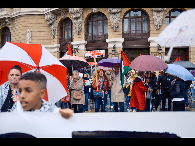 Флаги ООП в Стране Басков: пропалестинская акция в Бильбао. Фоторепортаж