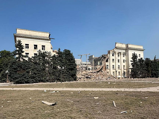 Армия РФ нанесла удары по зданию Херсонской администрации, разрушив его