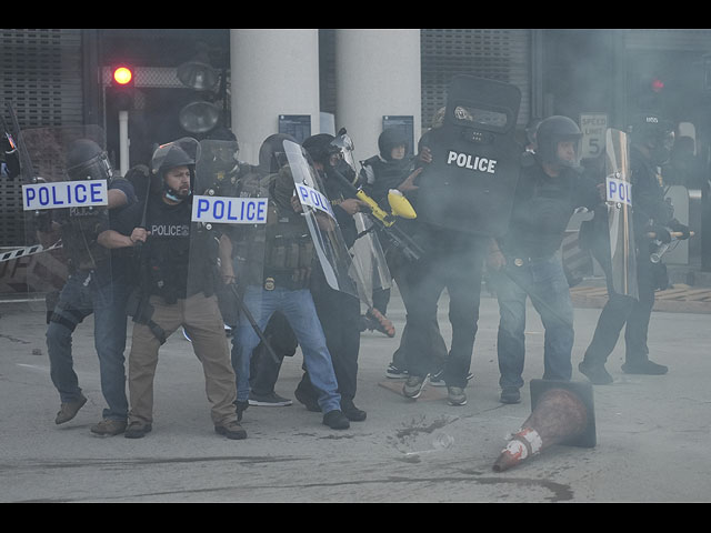 Протесты в Лос-Анджелесе после рейдов иммиграционной полиции. Фоторепортаж