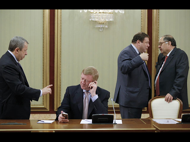 Слева направо: Захар Смушкин, Анатолий Чубайс, Михаил Фридман и Алишер Усманов, 2013 год