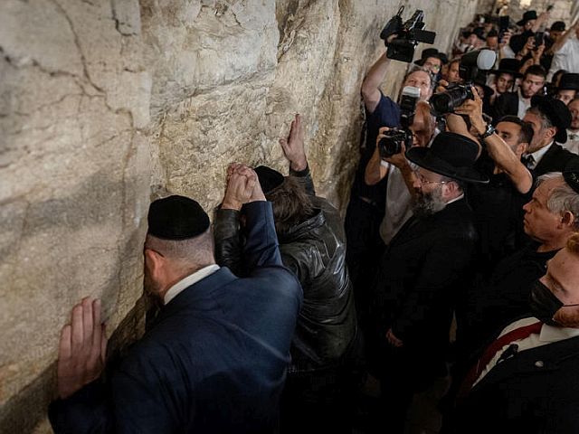 Президент Аргентины вновь посетил Стену Плача в Иерусалиме. Фоторепортаж
