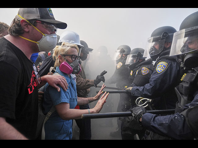 Погромы в Калифорнии под флагами Мексики, Сальвадора, США, ООП. Фоторепортаж