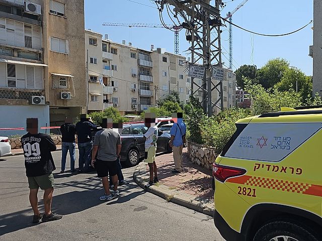 В Реховоте найдена мертвой пожилая женщина, ее сын забаррикадировался на крыше