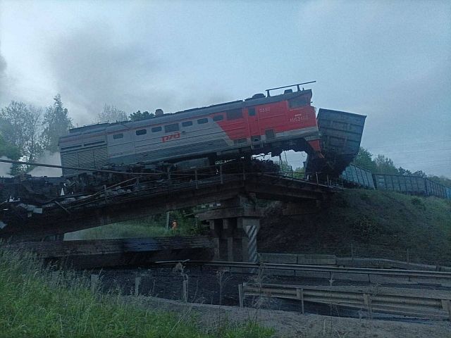 В Курской области обрушился железнодорожный мост