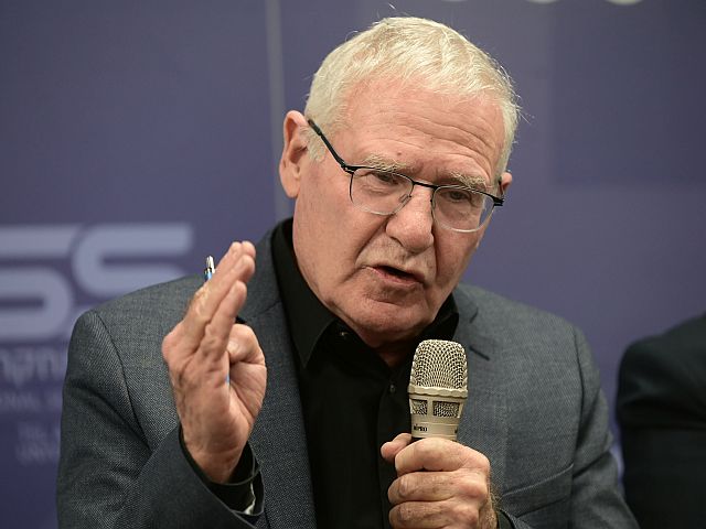 Амос Ядлин с секретаршей вернулись в Израиль на самолете ЦАХАЛа: "Важно, чтобы народ слышал меня"