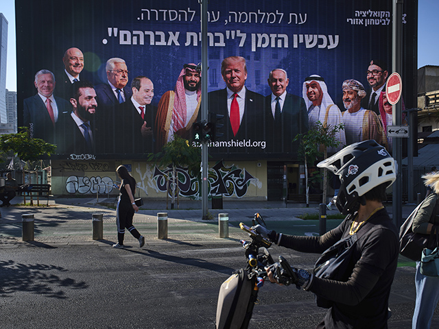"Кан": Трамп продвигает сделку, включающую освобождение заложников и расширение Соглашений Авраама