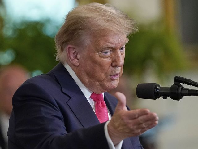 Трамп заявил о подписании соглашения с Китаем. Пояснения министра торговли США