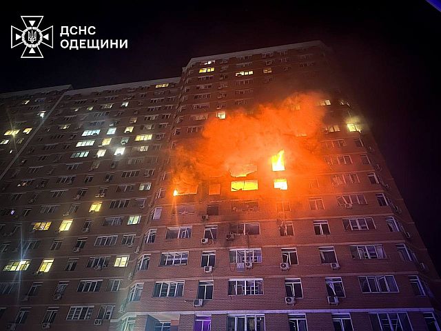 В Одессе российский "шахед" попал в жилой дом: есть погибшие, среди раненых дети
