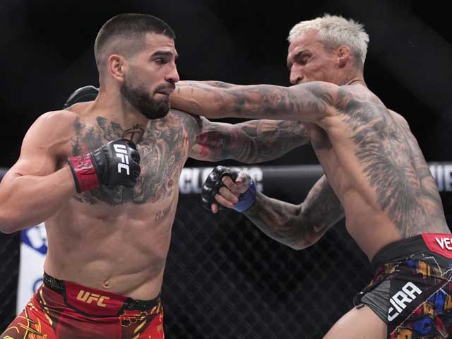 UFC. Топурия стал чемпионом во второй весовой категории