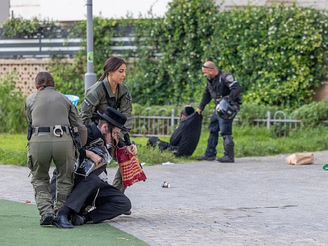 На замороженной стройке в Йегуде задержаны ультраортодоксы, нарушавшие порядок