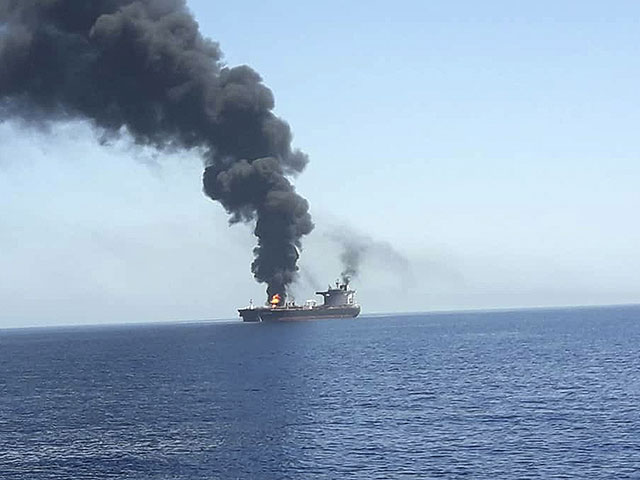 Либерия сообщила о двух погибших при ударе по кораблю в Красном море