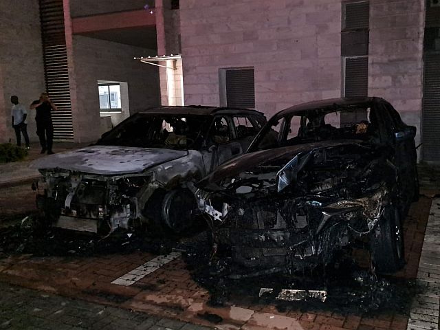 На парковке в Тират-Кармеле сгорели автомобили