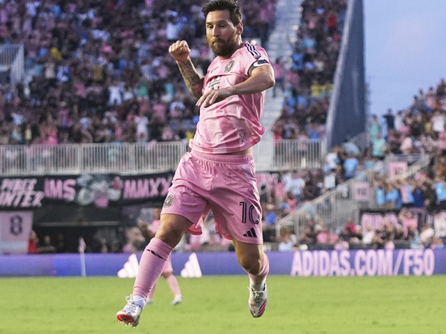 MLS. Дубль Месси, гол израильтянина