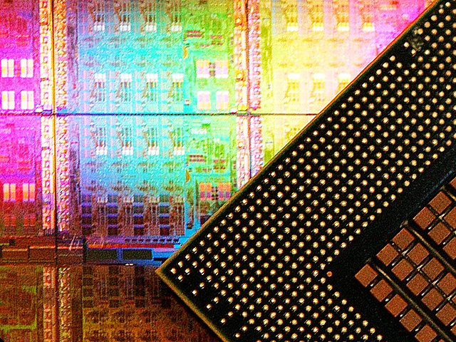 Трамп разрешил NVIDIA продавать Китаю ИИ-чипы