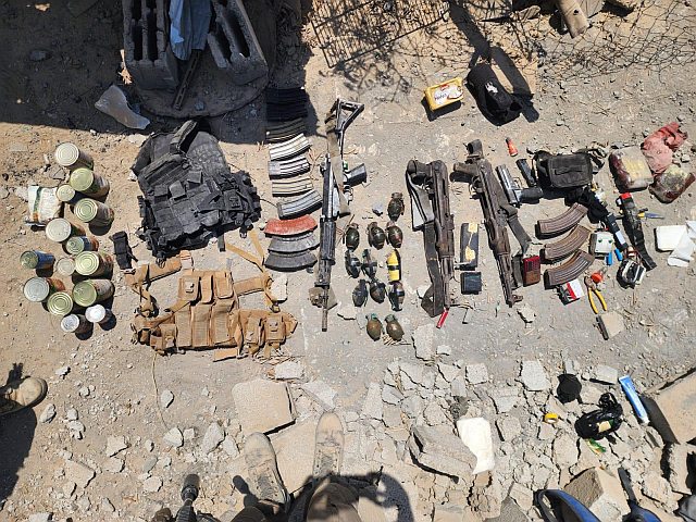 Оружие и боеприпасы из захваченного тайника террористов