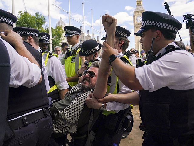 Протест в Лондоне в поддержку Palestine Action. Фоторепортаж
