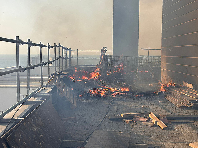 Пламя на 29-м этаже: в Хадере загорелся жилой небоскреб
