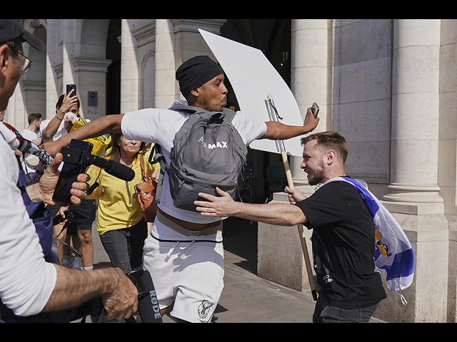 "Свободу заложникам": марш в поддержку Израиля в Лондоне. Фоторепортаж