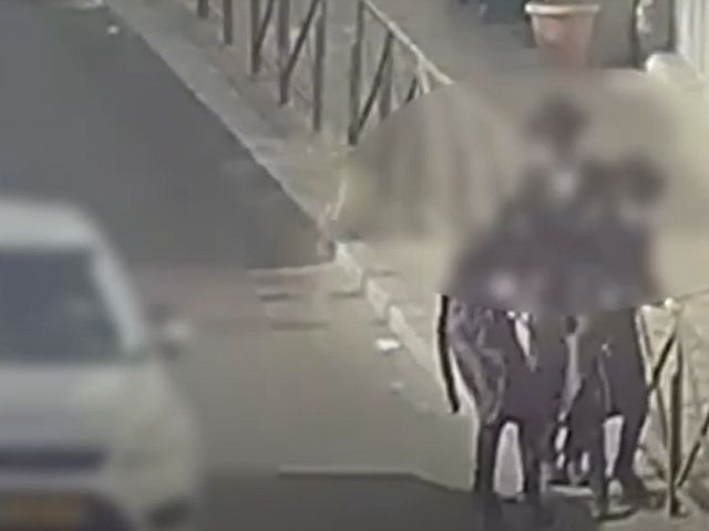 Араб из пригорода Иерусалима арестован за стакан кофе, вылитый в религиозных евреев
