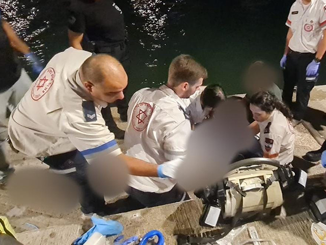 Возле побережья Яффо перевернулся каяк, два человека погибли