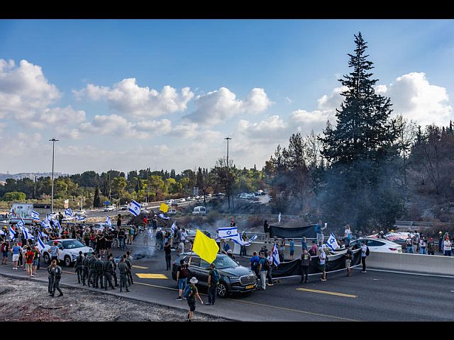 "Народная забастовка" в Израиле: горящие трассы страны. Фоторепортаж